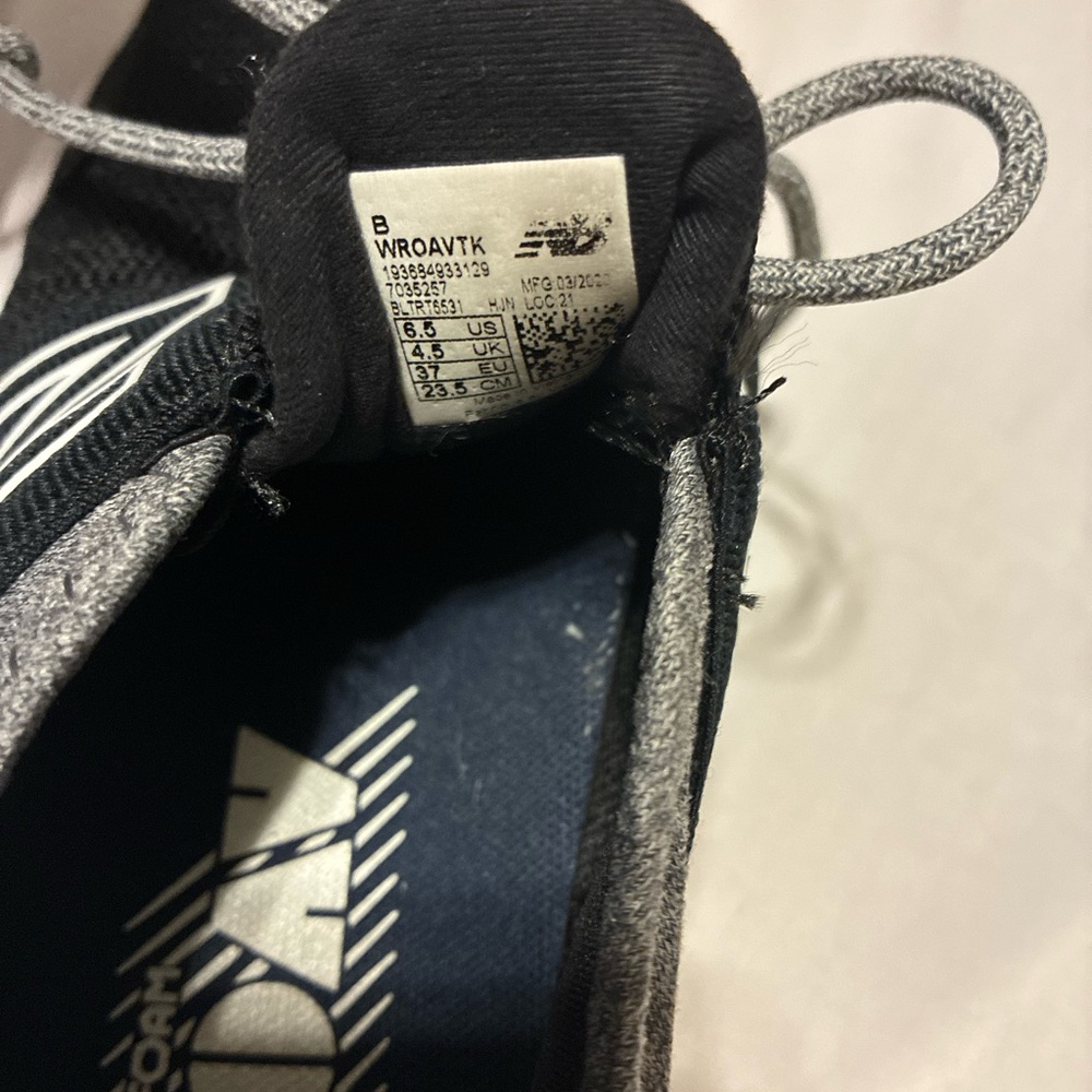 New Balance Fresh Foam Roav WROAVTK Black Gray Sneakers Women’s 6.5 Running Shoe - Picture 3 of 7